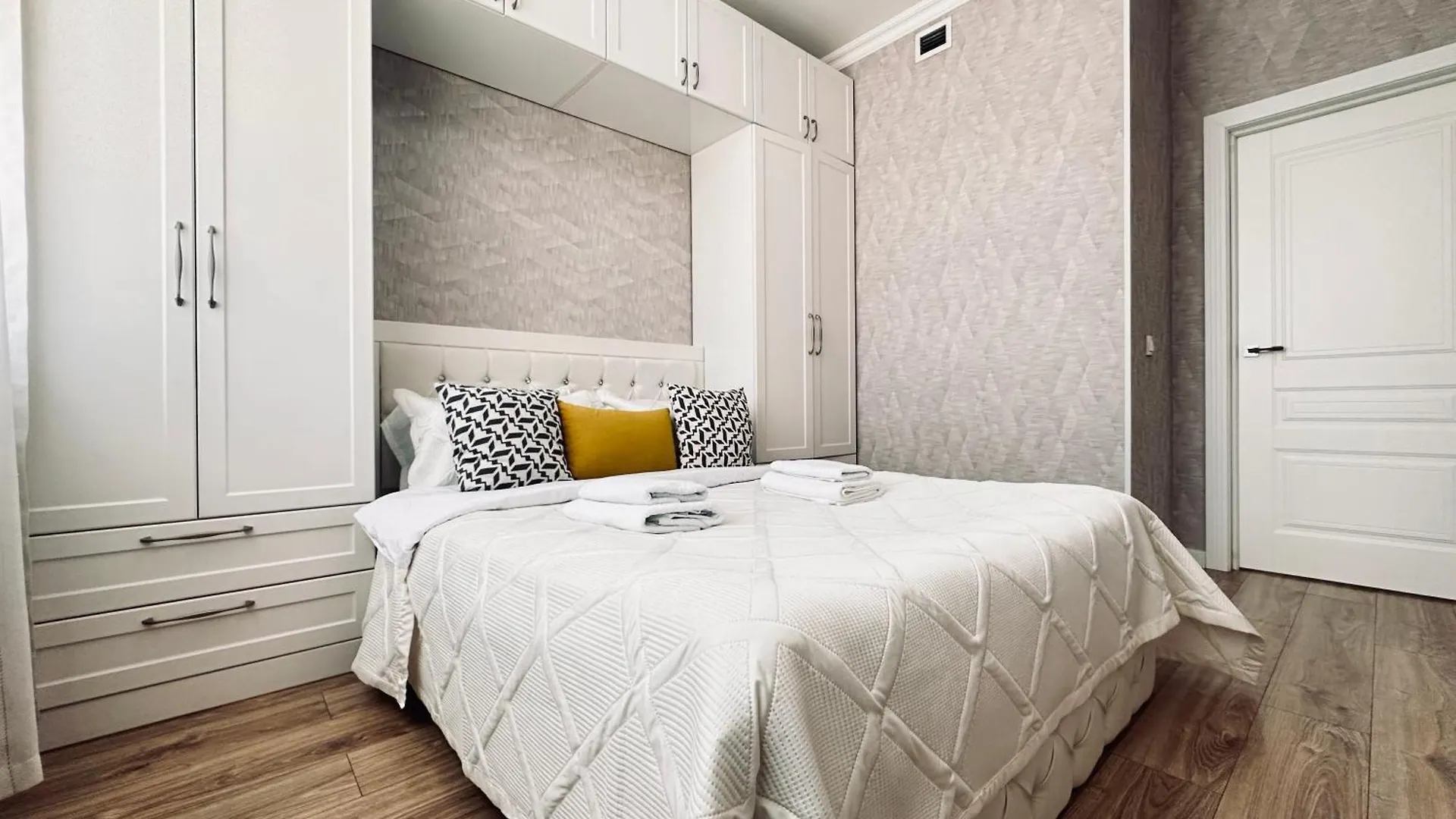 Welcome To R House Almaty Apartment